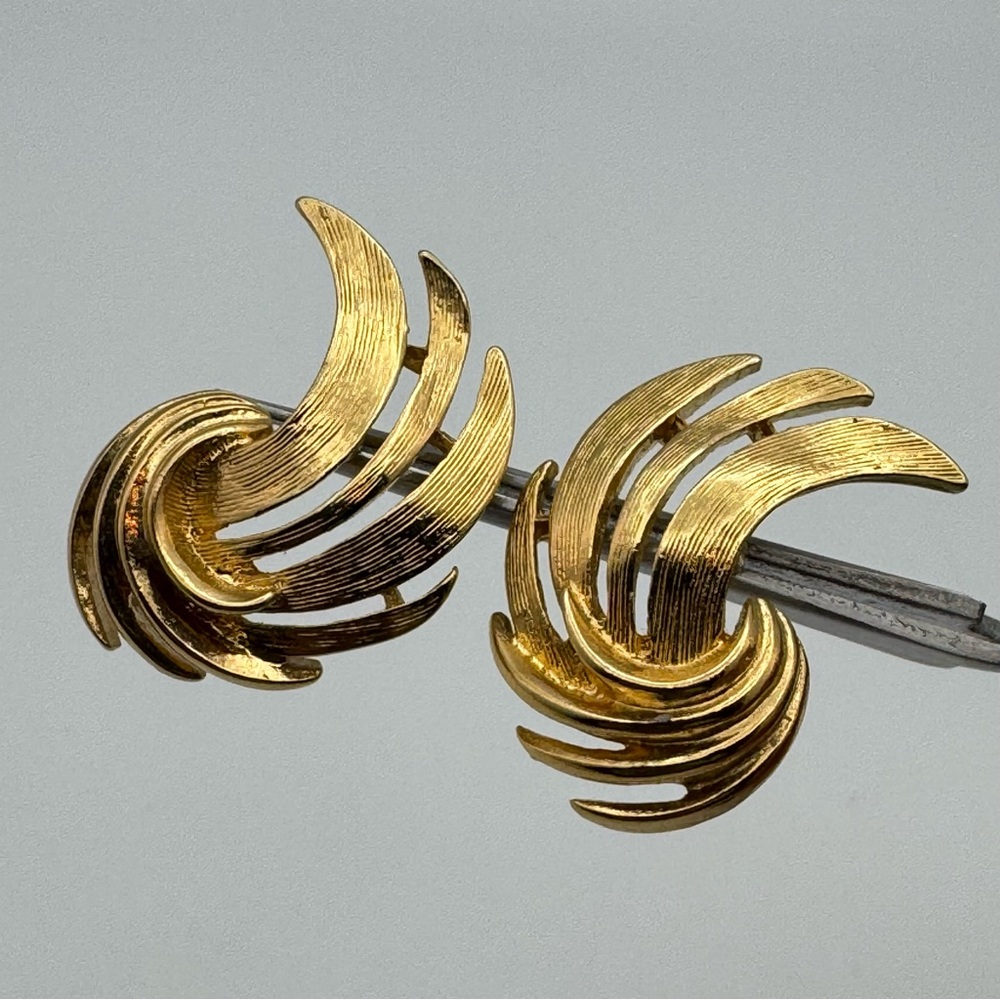 Vintage Gold Tone Sculptural Swirl Statement Earrings
